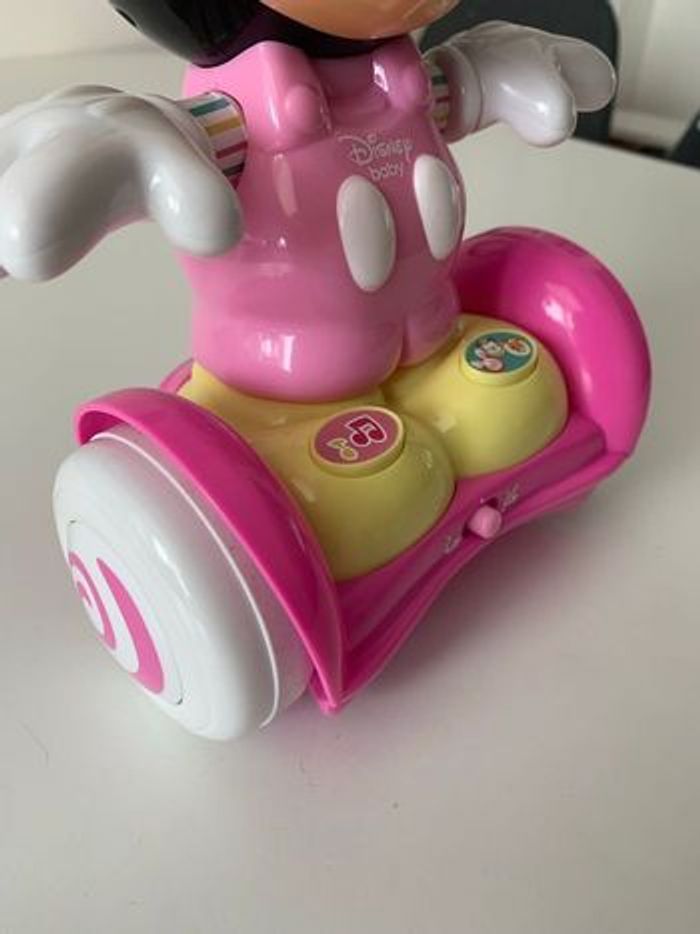 Jouet minnie qui roule minnie hoverboard - photo numéro 2