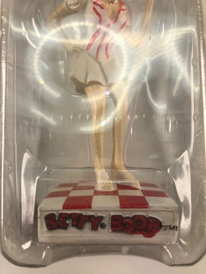 Betty boop infirmière statuette résine - photo numéro 3