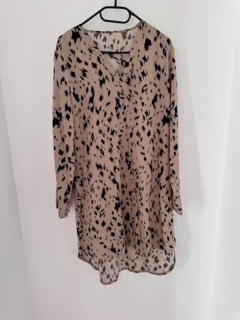 Robe mi-longue à imprimés
