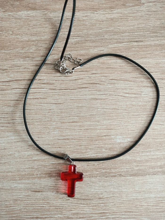 Pendentif avec croix de Jésus Christ - photo numéro 2