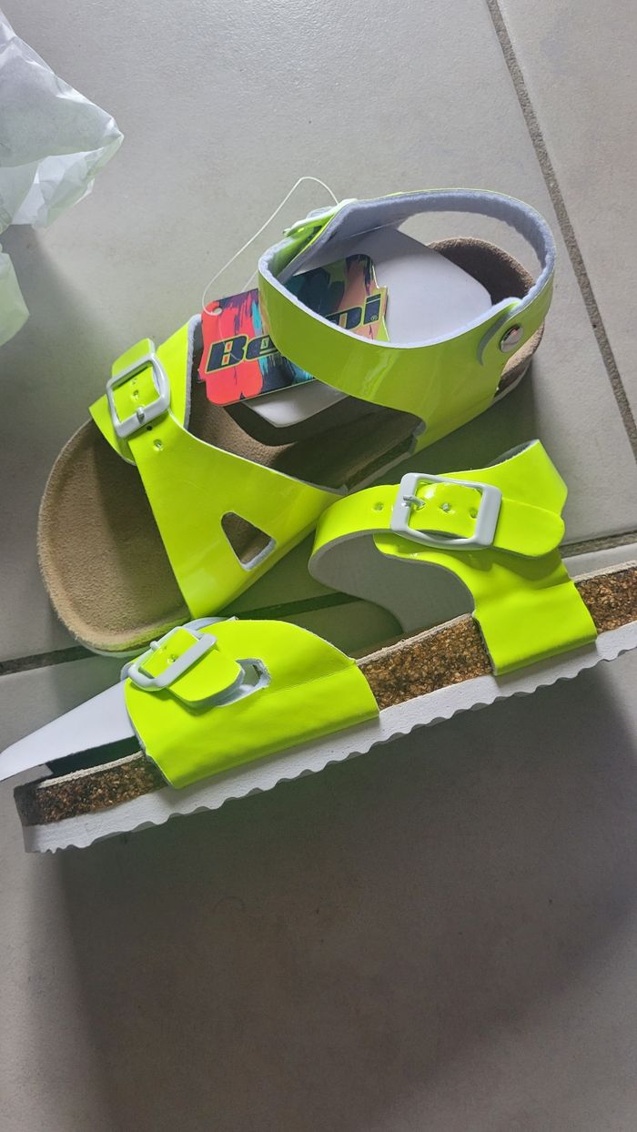 Sandales fluo - photo numéro 2