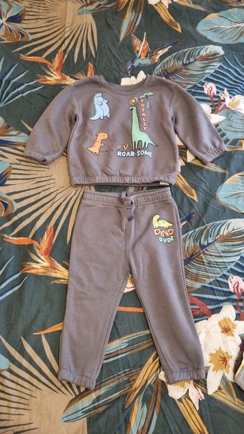 Ensemble chaud neuf 12/18 mois 86cm