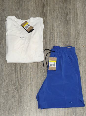 Emsemble short t-shirt Nike neuf taille s et authentique 