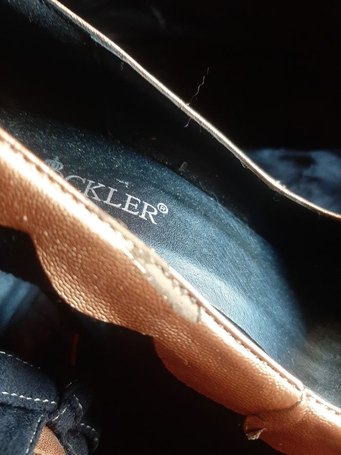 Escarpins noirs et dorés - photo numéro 3