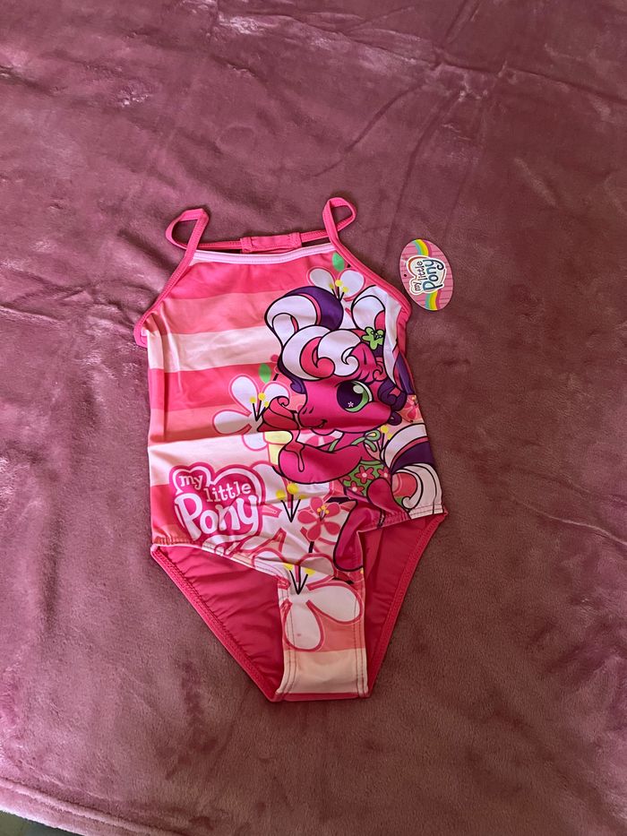 Maillot de bain fille taille 5-6 ans Neuf - photo numéro 2