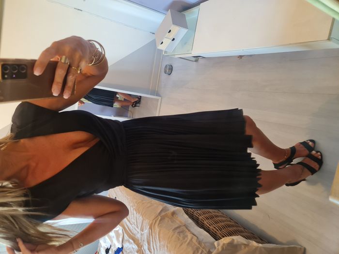 Robe noire bas plissée rebord doré Morgan Taille 34/36 - photo numéro 3