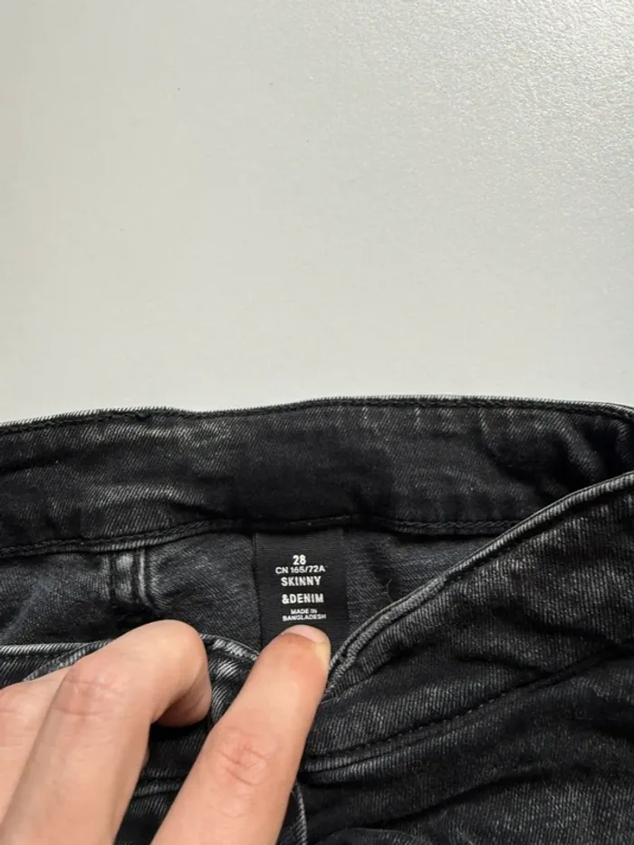 Jeans skinny noir gris H&M / Jeans à trous - photo numéro 5