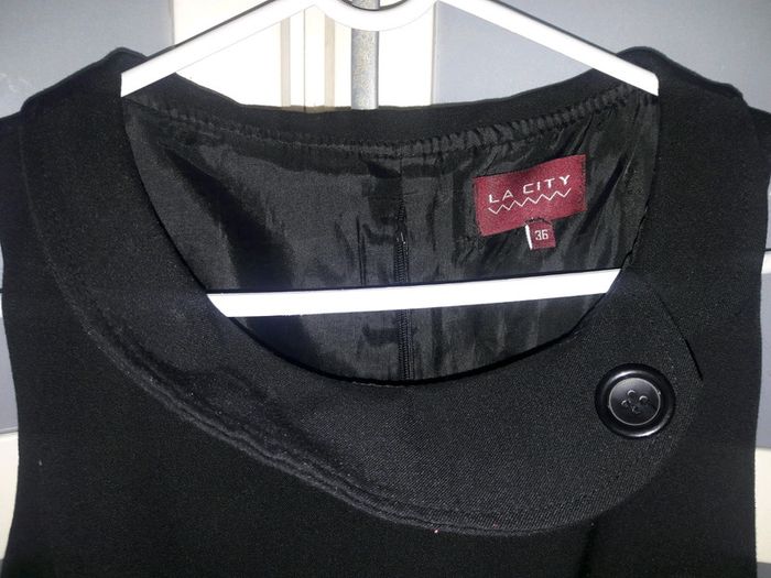 Robe rétro noire en parfait état - photo numéro 2