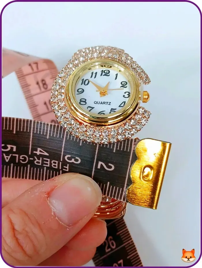 Montre bijou dorée brillante à strass – look glamour et élégant - photo numéro 7