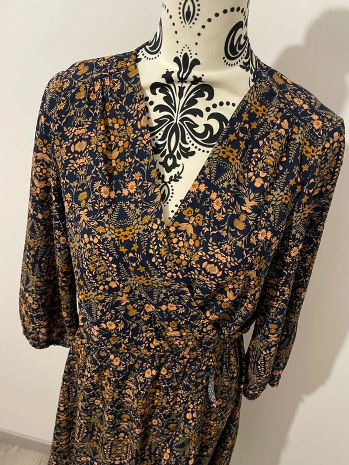 Robe manches longues col V volant bas bleu marine motifs beige orange Sarah John taille 38 - photo numéro 5