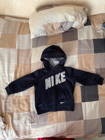 Superbe belle veste Nike bleu taille 18 mois