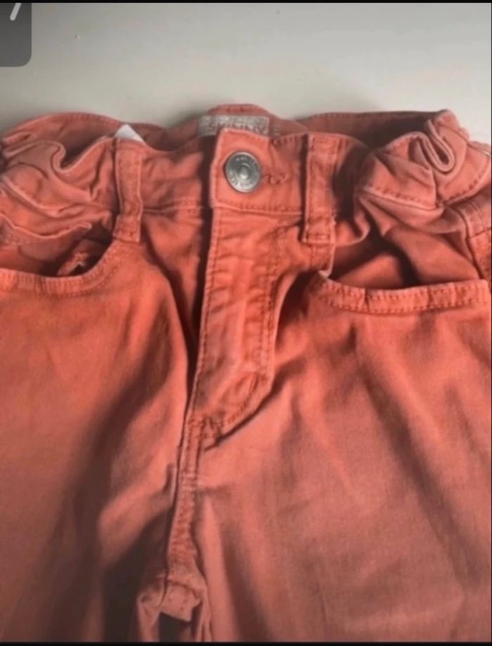 Jean skinny pour garçon BON ÉTAT taille 7 ans couleur rouille - photo numéro 2