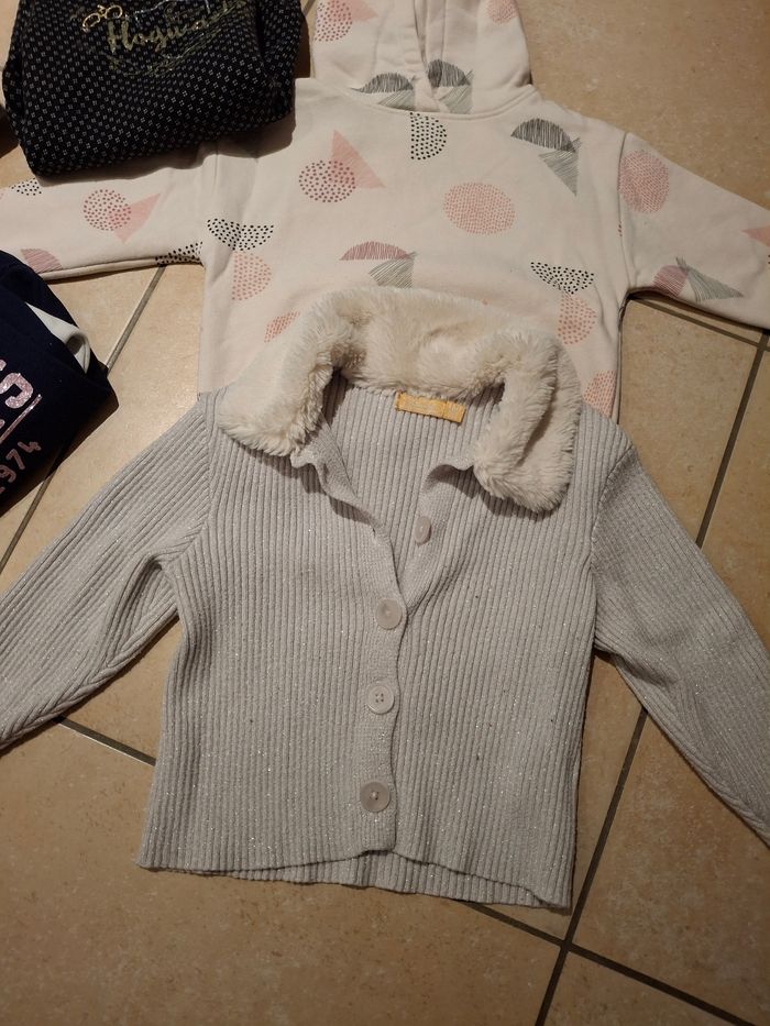Lot 12 pull sweat fille 3 ans neuf a TB état - photo numéro 5