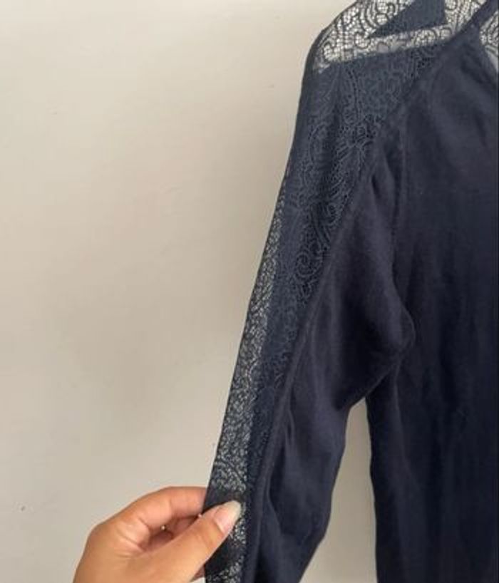 🌸jolie t-shirt Pull bleu marine avec dentelle Kookai taille 38🌸 - photo numéro 3