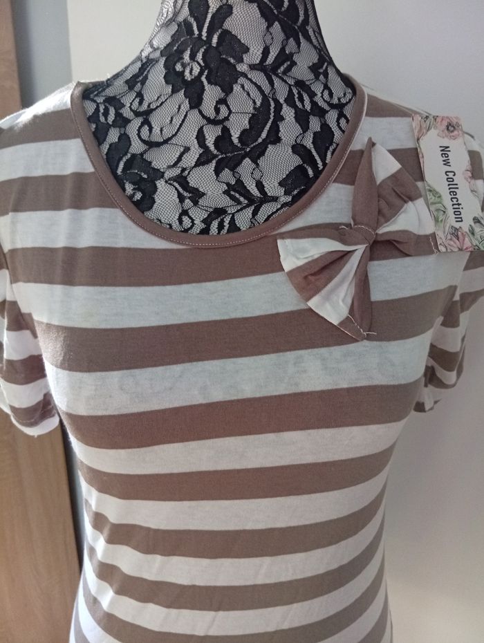 Joli tee-shirt avec p'tite dentelle à l' arrière - photo numéro 2