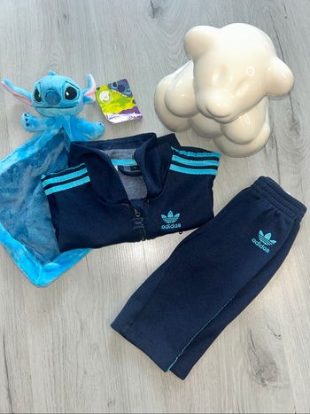 Ensemble jogging adidas 3mois