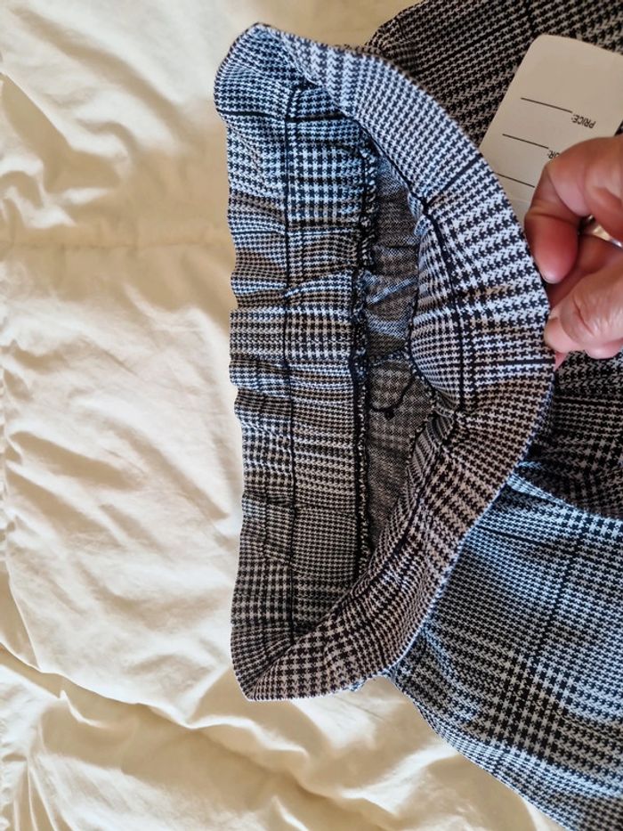 Pantalon neuf et pull. - photo numéro 4