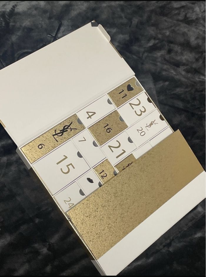 Calendrier YSL - photo numéro 3