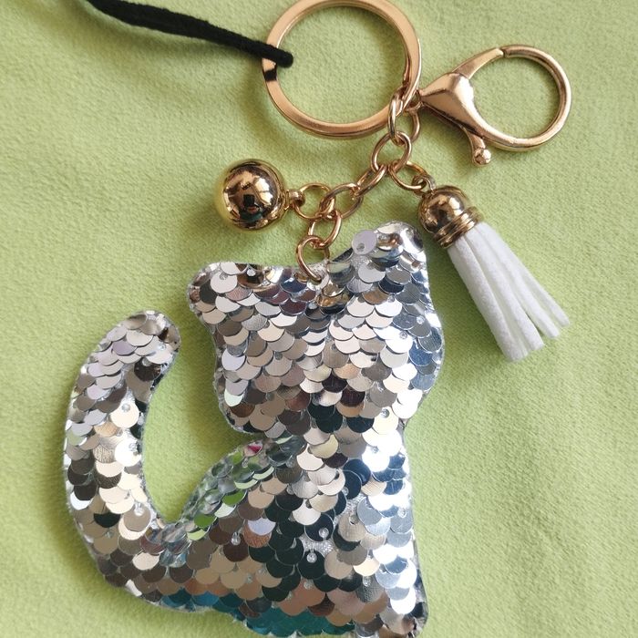 Porte clé chat et ses fantaisies Neuf - photo numéro 2