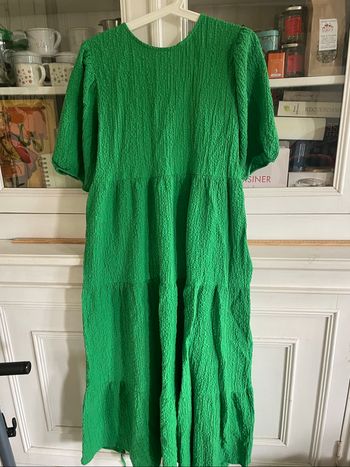 Robe verte dos nu desigual