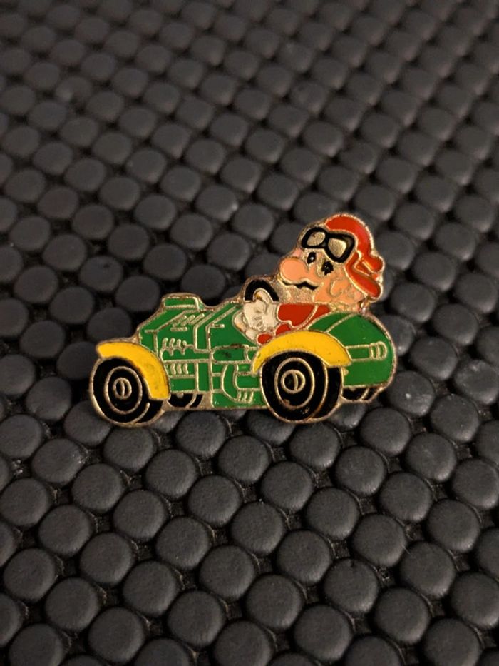 Pin's Mario voiture Nintendo