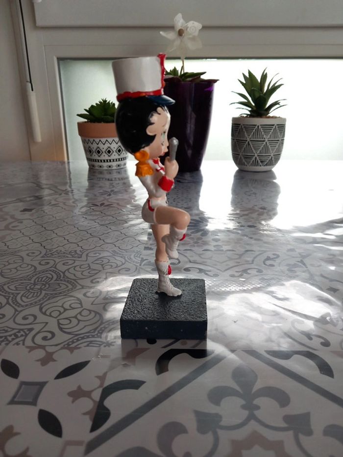 Betty Boop Majorette - photo numéro 4