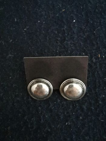 Petites boucles d'oreilles rondes