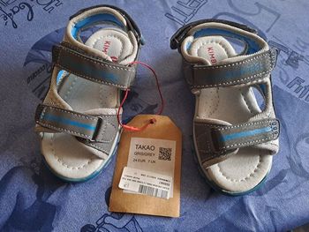 Sandales T24 NEUF 