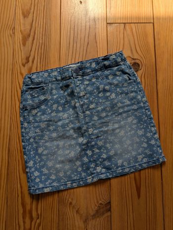 Jupe en jean avec fleurs