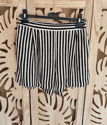 Short à rayures fluide et léger T 38 H&M