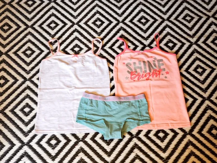 Lot de 2 maillots de corps en parfait état