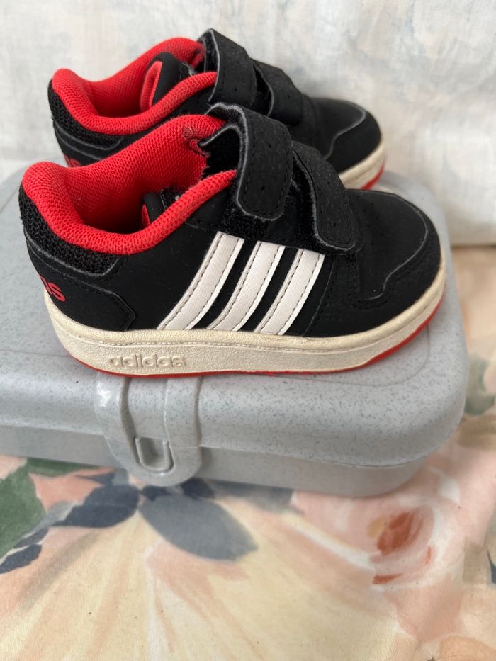 Paire de basket taille 20 adidas - photo numéro 4