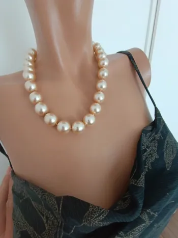 Superbe collier en grosses perles