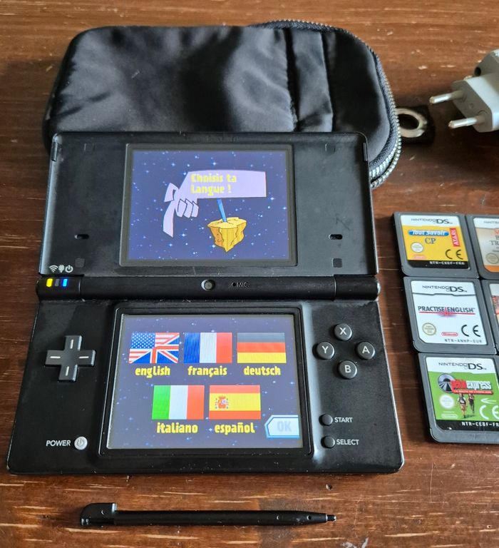 Console Nintendo dsi noire et jeux en loose - photo numéro 2