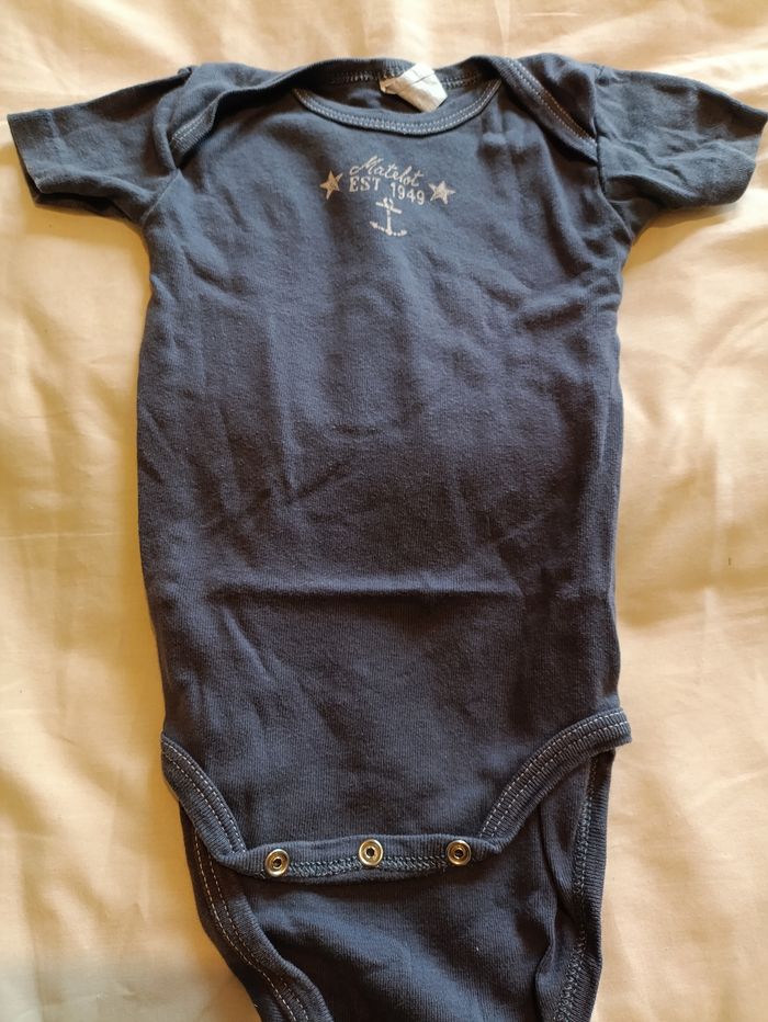 body manches courtes 12 mois - photo numéro 2