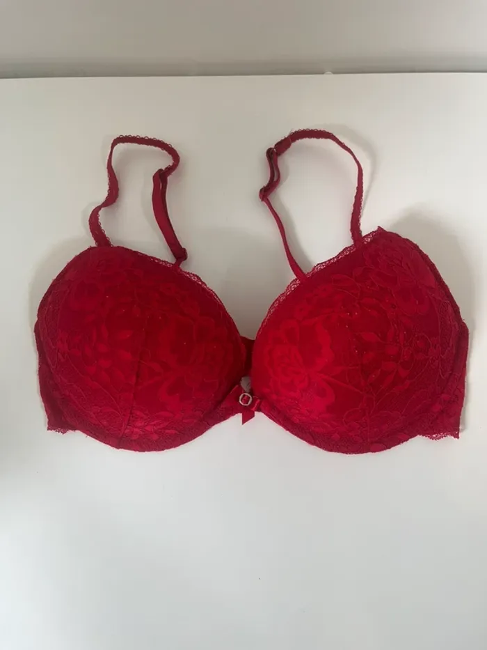 Soutien-gorge dentelle rouge Hunkemöller Taille 95C