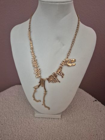 Collier dinosaure
