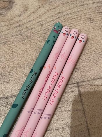 Lot de 4 stylos effaçables Pokémon neuf 