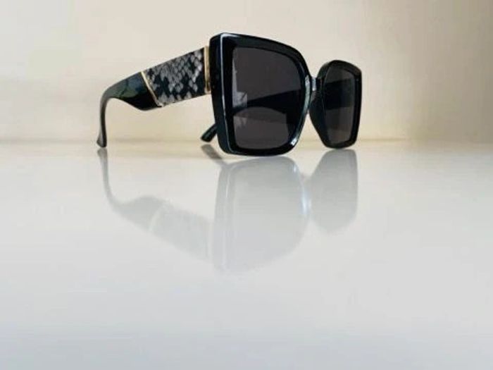 Lot de deux lunettes de soleil marron et noir UV protection catégorie 3 - photo numéro 9