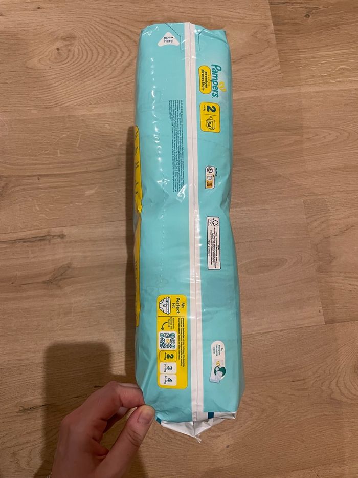 Couche Pampers taille 2 neuf - photo numéro 3