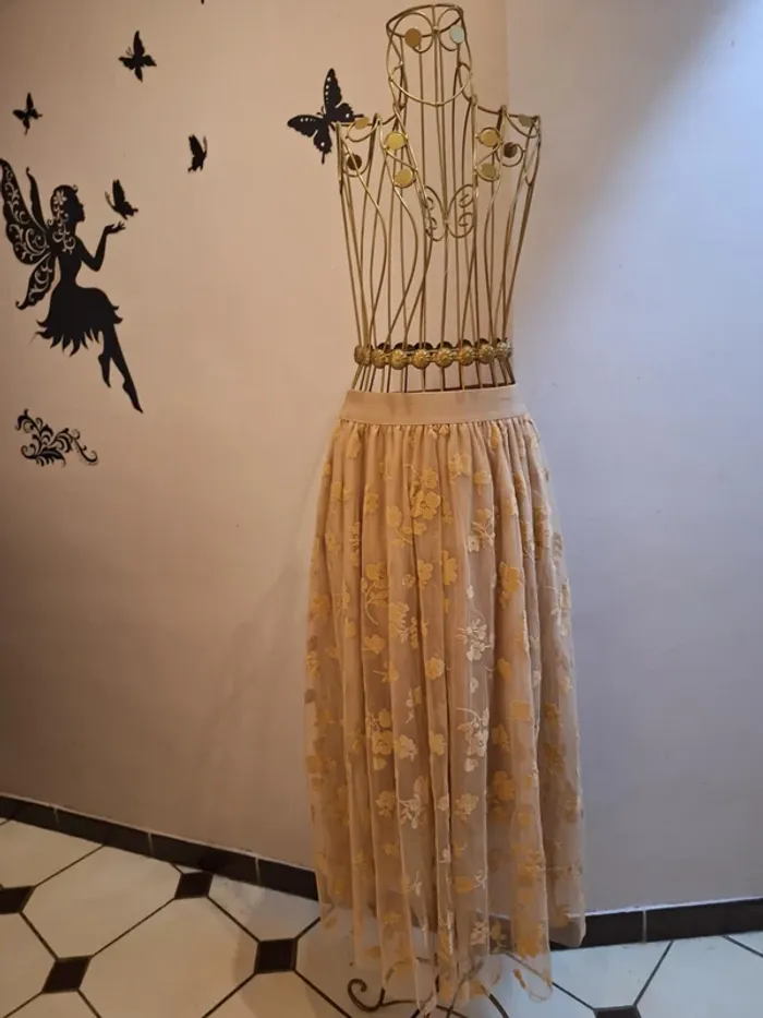 Jupe longue beige fleurie