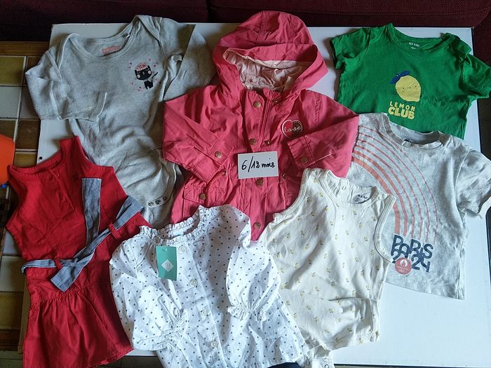 Vêtements Bébé Fille 6-12 mois Lot N° 52