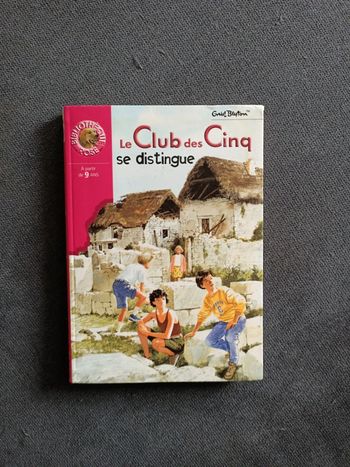 Le club des cinq se distingue Bibliothèque rose