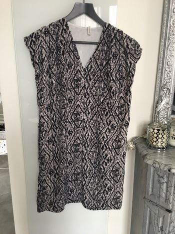 Mini robe noir et blanche col V