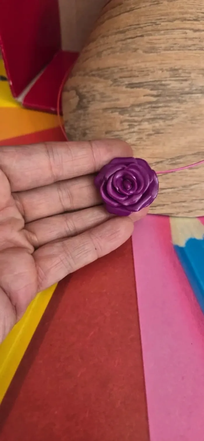 Collier rose violet fimo neuf - photo numéro 3