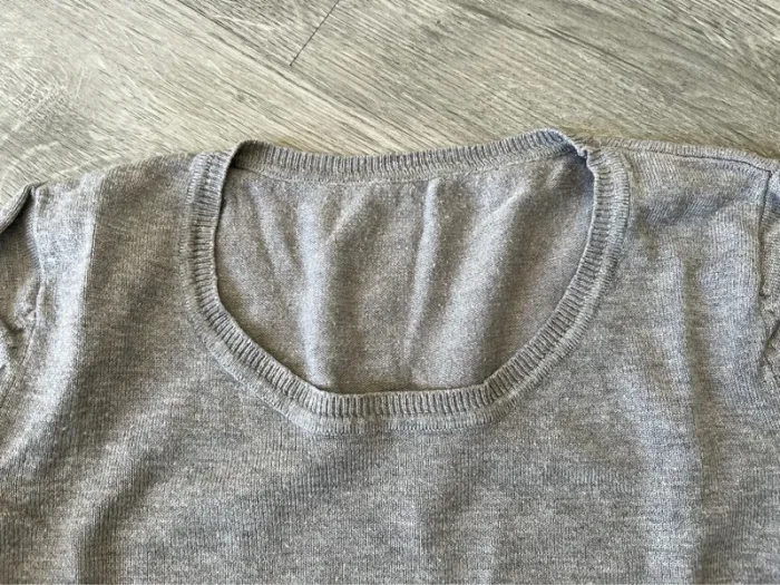 Léger pull gris - photo numéro 2