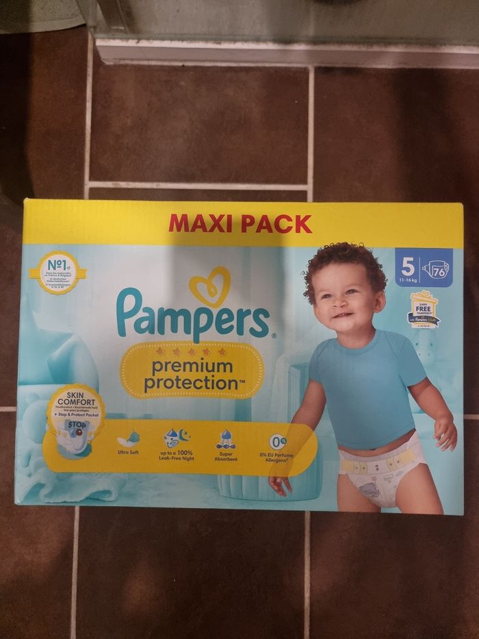 76 couches pampers taille 5 premium protection