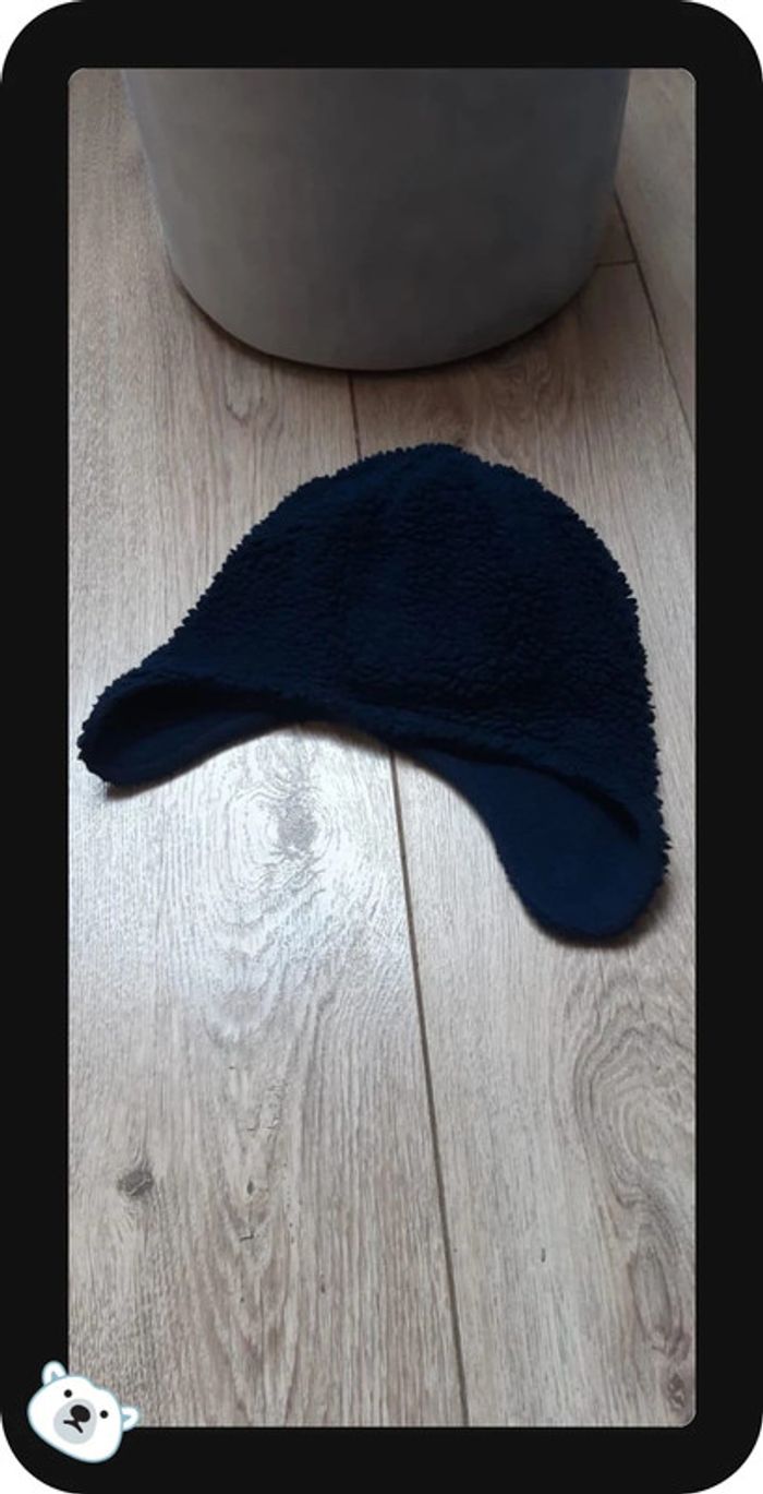 Bonnet kiabi bleu foncé  motif ourson taille 49 cm en parfait état - photo numéro 2