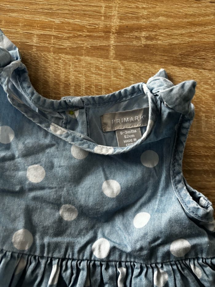 Robe en jean pois Primark t.3m - photo numéro 2
