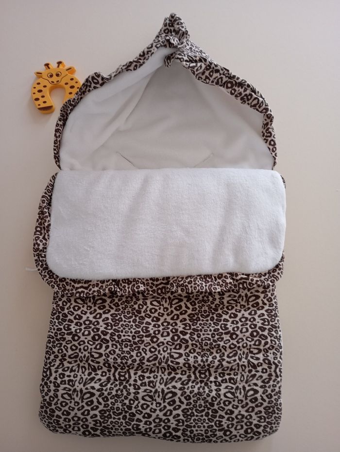 Nid d'ange bébé gaze de coton et polaire léopard